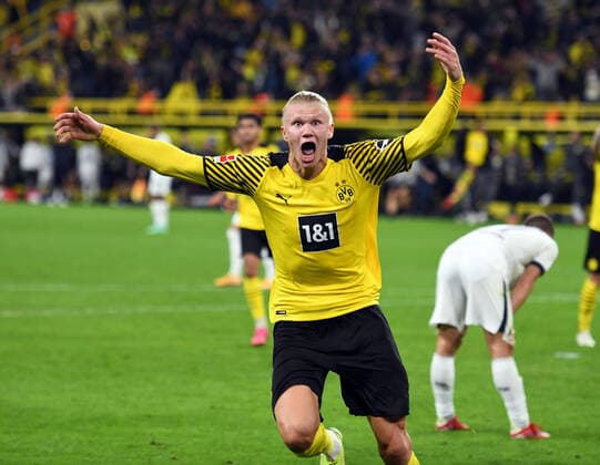 Bilder des Jahres 2021, Sport 08. August Sport Themen der Woche KW34 Sport Bilder des Tages Borussia Dortmund - TSG 1899 Hoffenheim 27.08.2021. Jubel Erling Haaland (BvB) nach dem 3:2. DFL REGULATIONS PROHIBIT ANY USE OF PHOTOGRAPHS AS IMAGE SEQUENCES AND OR QUASI-VIDEO. Editorial use only ! Nur für journalistische Zwecke ! *** Borussia Dortmund TSG 1899 Hoffenheim 27 08 2021 Cheers Erling Haaland BvB after the 3 2 DFL REGULATIONS PROHIBIT ANY USE OF PHOTOGRAPHS AS IMAGE SEQUENCES AND OR QUASI VIDEO Editorial use only Only for journalistic purposes HM