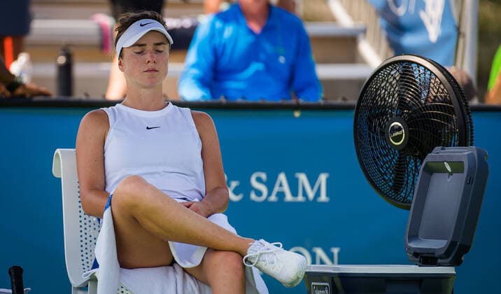 August 27, 2021, CHICAGO, UNITED STATES: Elina Svitolina of the Ukraine in action during the semi-final of the 2021 WTA, Tennis Damen Chicago Womens Open WTA 250 tennis tournament against Rebecca Peterson of Sweden CHICAGO UNITED STATES - ZUMAa181 20210827_zaa_a181_030 Copyright: xRobxPrangex