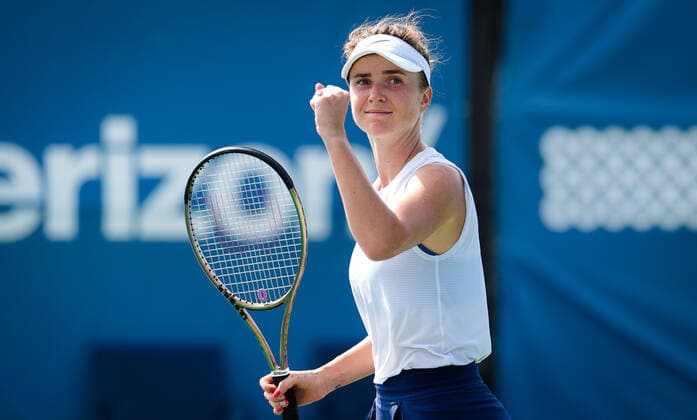 August 27, 2021, CHICAGO, UNITED STATES: Elina Svitolina of the Ukraine in action during the semi-final of the 2021 WTA, Tennis Damen Chicago Womens Open WTA 250 tennis tournament against Rebecca Peterson of Sweden CHICAGO UNITED STATES - ZUMAa181 20210827_zaa_a181_060 Copyright: xRobxPrangex