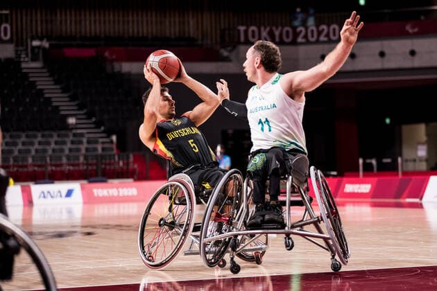 Tokyo 2020 Paralympic Games (Rollstuhlbasketball), 28.08.2021 TOKYO, JAPAN 28. August - Rollstuhlbasketball, Australien gegen Deutschland Herren, an Tag 4 der Tokyo 2020 Paralympic Games am 28.08.2021 in der Ariake Arena in Tokyo Japan. Nico Dreimueller ( 5, Deutschland), Tom O’Neill-Thorne ( 11, Australien) Copyright: xBEAUTIFULxSPORTS Wunderlx
