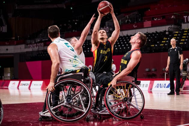 Tokyo 2020 Paralympic Games (Rollstuhlbasketball), 28.08.2021 TOKYO, JAPAN 28. August - Rollstuhlbasketball, Australien gegen Deutschland Herren, an Tag 4 der Tokyo 2020 Paralympic Games am 28.08.2021 in der Ariake Arena in Tokyo Japan. Shaun Norris ( 7, Australien), Aliaksandr Halouski ( 14, Deutschland), Jens Albrecht ( 12, Deutschland) Copyright: xBEAUTIFULxSPORTS Wunderlx
