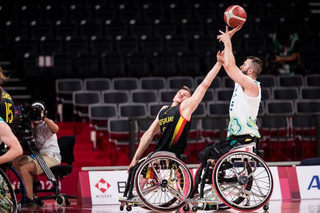 Tokyo 2020 Paralympic Games (Rollstuhlbasketball), 28.08.2021 TOKYO, JAPAN 28. August - Rollstuhlbasketball, Australien gegen Deutschland Herren, an Tag 4 der Tokyo 2020 Paralympic Games am 28.08.2021 in der Ariake Arena in Tokyo Japan. Jan Haller ( 10, Deutschland), Michael Auprince ( 15, Australien) Copyright: xBEAUTIFULxSPORTS Wunderlx