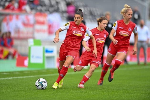 Manjou Wilde (1.FC Koeln, 7) im Vorwaertslauf, 8 28 2021, Essen (Deutschland), Fussball, Flyeralarm Frauen-Bundesliga, SGS Essen - 1.FC Koeln, DFB DFL REGULATIONS PROHIBIT ANY USE OF PHOTOGRAPHS AS IMAGE SEQUENCES AND OR QUASI-VIDEO.
