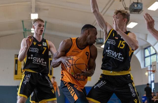 Quatsrrius Wilson (Wiha Panthers Schwenningen, 9), Jekabs Beck (Tigers Tuebingen, 15),Timo Lanmueller (Tigers Tuebingen, 7)¨¨Tigers Tuebingen vs. WIHA Panthers Schwenningen, 2. Basketball, Bundesliga, Pro A, Barmer 2 Basketball, Testspiel, Spielzeit 2021 2022, 28.08.2021, ¨¨ Tigers Tuebingen - WIHA Panthers Schwenningen, 2. Basketball, 2. Bundesliga, Barmer 2 Basketball, Testspiel, Spielzeit 2021 2022, 28.08.2021 Tuebingen Copyright: xDennisxDuddek xEibnerxPressefotox EP_DDK