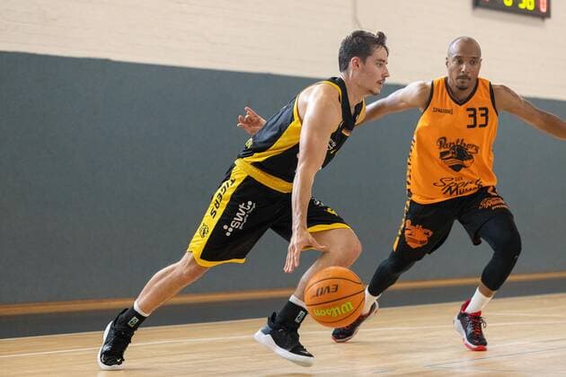 Gianni Otto (Tigers Tuebingen, 10),Chris Frazier (Wiha Panthers Schwenningen, 33) ¨¨Tigers Tuebingen vs. WIHA Panthers Schwenningen, 2. Basketball, Bundesliga, Pro A, Barmer 2 Basketball, Testspiel, Spielzeit 2021 2022, 28.08.2021, ¨¨ Tigers Tuebingen - WIHA Panthers Schwenningen, 2. Basketball, 2. Bundesliga, Barmer 2 Basketball, Testspiel, Spielzeit 2021 2022, 28.08.2021 Tuebingen Copyright: xDennisxDuddek xEibnerxPressefotox EP_DDK