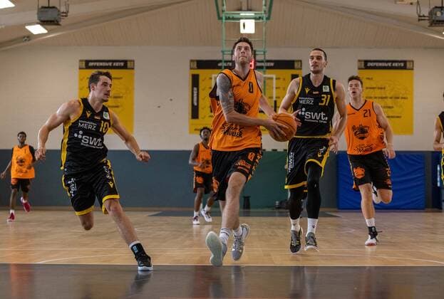 Grant Sitton (Wiha Panthers Schwenningen, 0) ¨¨Tigers Tuebingen vs. WIHA Panthers Schwenningen, 2. Basketball, Bundesliga, Pro A, Barmer 2 Basketball, Testspiel, Spielzeit 2021 2022, 28.08.2021, ¨¨ Tigers Tuebingen - WIHA Panthers Schwenningen, 2. Basketball, 2. Bundesliga, Barmer 2 Basketball, Testspiel, Spielzeit 2021 2022, 28.08.2021 Tuebingen Copyright: xDennisxDuddek xEibnerxPressefotox EP_DDK