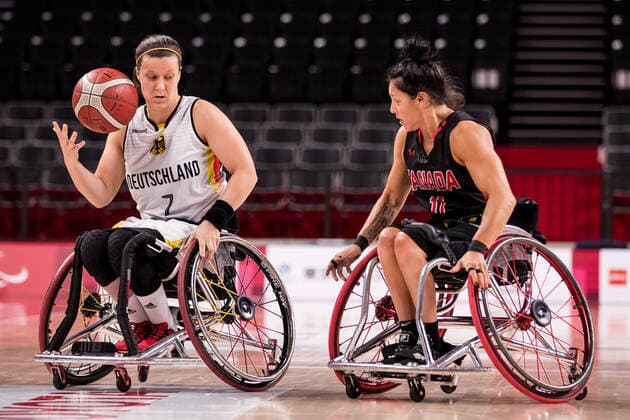 Tokyo 2020 Paralympic Games (Rollstuhlbasketball), 28.08.2021 TOKYO, JAPAN 28. August - Rollstuhlbasketball, Deutschland gegen Kanada Damen, an Tag 4 der Tokyo 2020 Paralympic Games am 28.08.2021 in der Ariake Arena in Tokyo Japan. Anne Patzwald ( 7, Deutschland), Tara Llanes ( 11, Kanada) Copyright: xBEAUTIFULxSPORTS Wunderlx