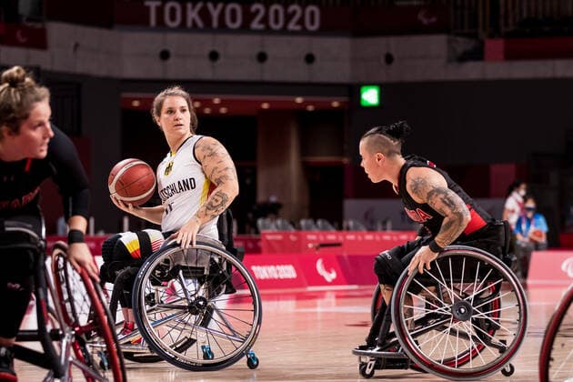 Tokyo 2020 Paralympic Games (Rollstuhlbasketball), 28.08.2021 TOKYO, JAPAN 28. August - Rollstuhlbasketball, Deutschland gegen Kanada Damen, an Tag 4 der Tokyo 2020 Paralympic Games am 28.08.2021 in der Ariake Arena in Tokyo Japan. Maya Lindholm ( 11, Deutschland), Cindy Ouellet ( 7, Kanada) Copyright: xBEAUTIFULxSPORTS Wunderlx