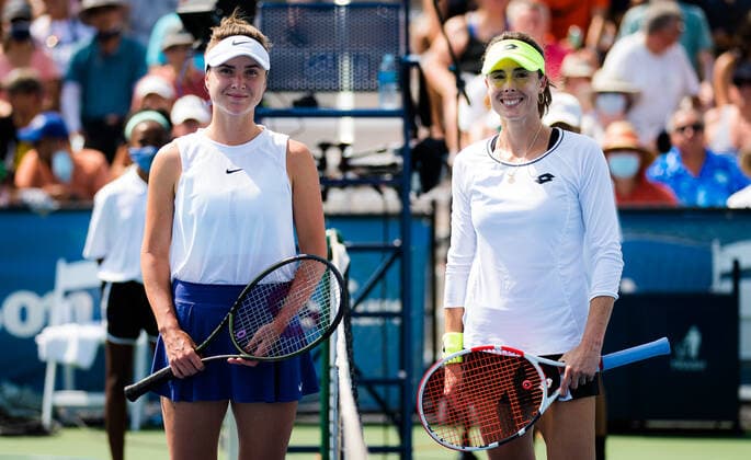 August 28, 2021, CHICAGO, UNITED STATES: Elina Svitolina of Ukraine & Alize Cornet of France before the final of the 2021 WTA, Tennis Damen Chicago Womens Open WTA 250 tennis tournament CHICAGO UNITED STATES - ZUMAa181 20210828_zaa_a181_066 Copyright: xRobxPrangex