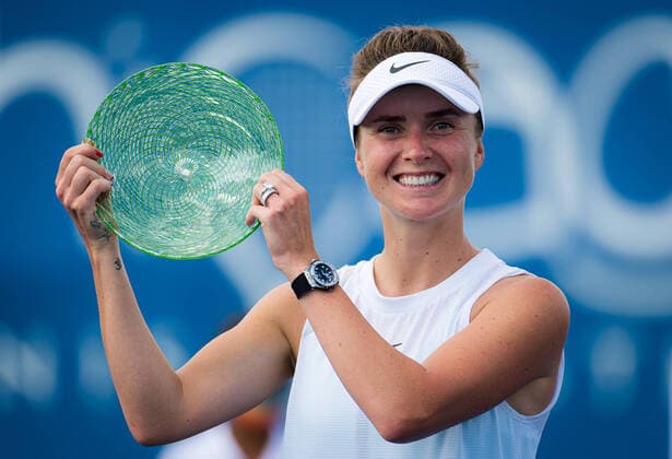 Bilder des Jahres 2021, Sport 08. August Sport Themen der Woche KW34 Sport Bilder des Tages August 28, 2021, CHICAGO, UNITED STATES: Elina Svitolina of the Ukraine with her champions trophy after the final of the 2021 WTA, Tennis Damen Chicago Womens Open WTA 250 tennis tournament CHICAGO UNITED STATES - ZUMAa181 20210828_zaa_a181_124 Copyright: xRobxPrangex
