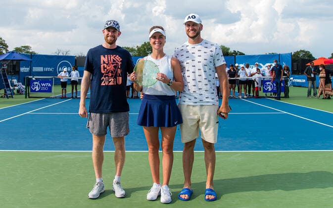 August 28, 2021, CHICAGO, UNITED STATES: Elina Svitolina of the Ukraine with her champions trophy after the final of the 2021 WTA, Tennis Damen Chicago Womens Open WTA 250 tennis tournament CHICAGO UNITED STATES - ZUMAa181 20210828_zaa_a181_132 Copyright: xRobxPrangex