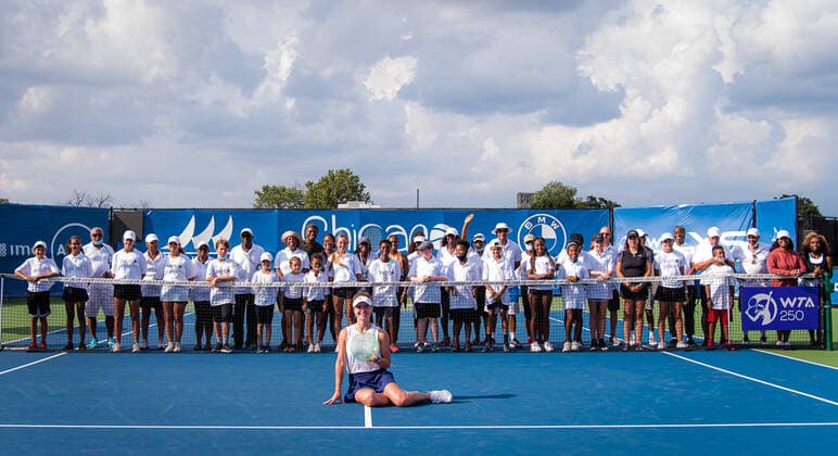 August 28, 2021, CHICAGO, UNITED STATES: Elina Svitolina of the Ukraine with her champions trophy after the final of the 2021 WTA, Tennis Damen Chicago Womens Open WTA 250 tennis tournament CHICAGO UNITED STATES - ZUMAa181 20210828_zaa_a181_134 Copyright: xRobxPrangex