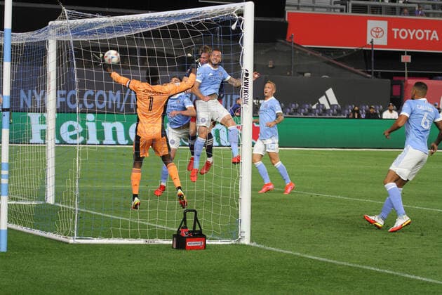 Major League Soccer between NYCFC and New England (SPO) Major League Soccer between NYCFC and New England. August 28, 2021, Bronx, New York, USA: Soccer match between NYCFC and New England during Major League Soccer ( MLS, Fussball Herren, USA at Yankee stadium in Bronx, New York with the presence of fans, mostly vaccinated against COVID-19. Credit: Niyi Fote Thenews2  Copyright: xNiyixFotex