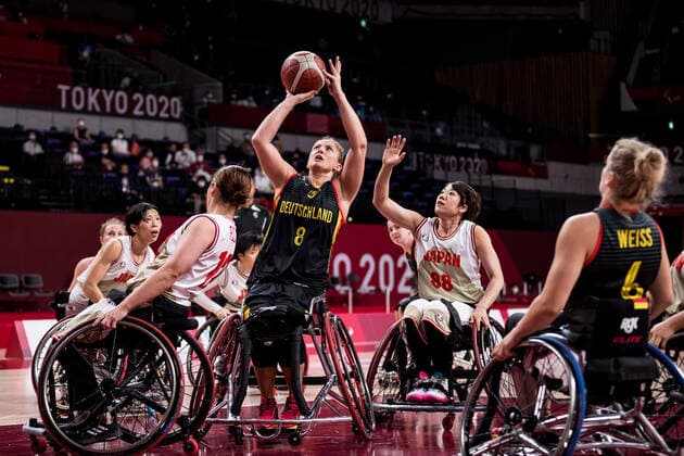 Tokyo 2020 Paralympic Games (Rollstuhlbasketball), 29.08.2021 TOKYO, JAPAN 29. August - Rollstuhlbasketball, Japan gegen Deutschland Damen, an Tag 5 der Tokyo 2020 Paralympic Games am 29.08.2021 in der Ariake Arena in Tokyo Japan. Katharina Lang ( 8, Deutschland), Rie Odajima ( 88, Japan) Copyright: xBEAUTIFULxSPORTS Wunderlx