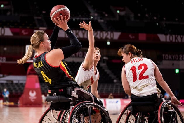 Tokyo 2020 Paralympic Games (Rollstuhlbasketball), 29.08.2021 TOKYO, JAPAN 29. August - Rollstuhlbasketball, Japan gegen Deutschland Damen, an Tag 5 der Tokyo 2020 Paralympic Games am 29.08.2021 in der Ariake Arena in Tokyo Japan. Mareike Miller ( 4, Deutschland), Mari Amimoto ( 15, Japan) Copyright: xBEAUTIFULxSPORTS Wunderlx