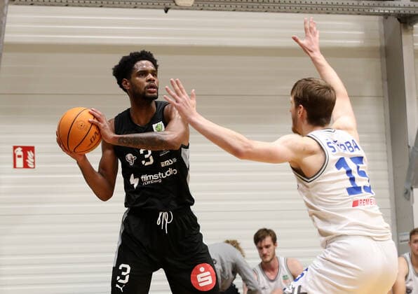 28.08.2021 - Basketball - Saison 2021 2022 - 2. Bundesliga Pro-A - Testspiel Freundschaftsspiel: Nürnberg Falcons Basketball Club NBC - USK Prag - DaMa - Antonio Lee A.J. Davis Jr. (3, Nürnberg Falcons BC NBC ) Jan Sterba (15, USK Praha Prag Basketball )