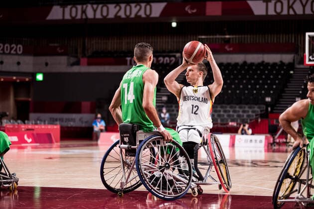 Tokyo 2020 Paralympic Games (Rollstuhlbasketball), 29.08.2021 TOKYO, JAPAN 29. August - Rollstuhlbasketball, Deutschland gegen Algerien Herren an Tag 5 der Tokyo 2020 Paralympic Games am 29.08.2021 in der Ariake Arena in Tokyo Japan. Abdekrim Megueddem ( 14, Algerien), Jens Albrecht ( 12, Deutschland) Copyright: xBEAUTIFULxSPORTS Wunderlx