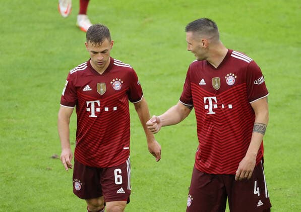 Bundesliga 3. Spieltag FC Bayern München - Hertha BSC Niklas Süle und Joshua Kimmich diskutieren München Bayern Allianz Arena