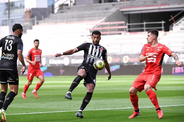 10 ANGELO FULGINI (SCO) - 08 BAPTISTE SANTAMARIA (SRFC) FOOTBALL : Angers vs Rennes - Ligue 1 Uber Eats - 29 08 2021 AnthonyBIBARD FEP Panoramic 