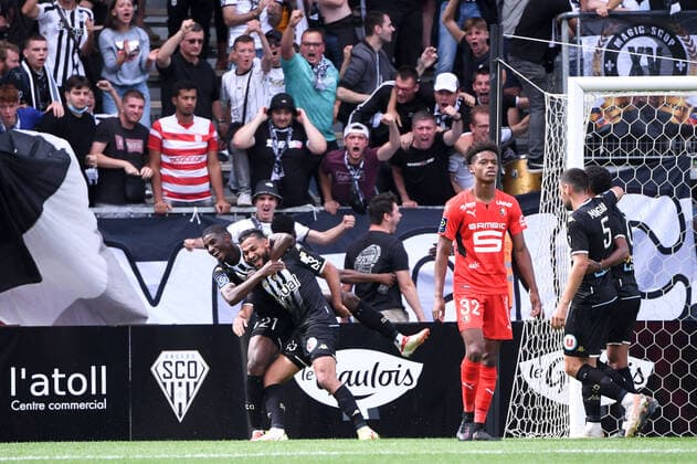 JOIE - FAIR PLAY - 13 SOFIANE BOUFAL (SCO) - 21 MOHAMED ALI CHO (SCO) FOOTBALL : Angers vs Rennes - Ligue 1 Uber Eats - 29 08 2021 AnthonyBIBARD FEP Panoramic 