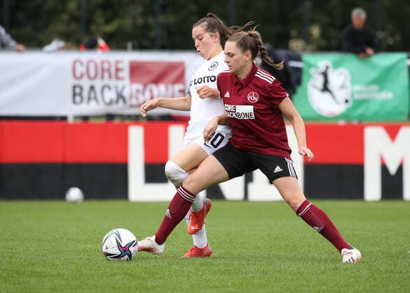 29.08.2021 - Fussball - Saison 2021 2022 - 2. Frauen-Fussball - Damen - Bundesliga - 02. Spieltag: 1. FC Nürnberg FCN ( Club ) - SG Eintracht Frankfurt II - Sportfoto Zink DaMa - Jonna Brengel (10, SG Eintracht Frankfurt II ) Luisa Richert (10, 1. FC Nürnberg FCN )