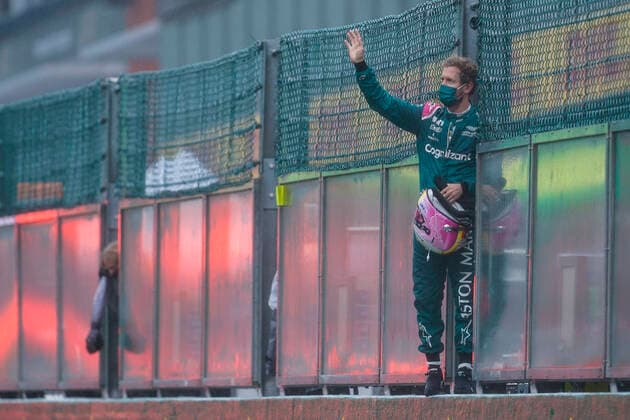 Sport Bilder des Tages August 29, 2021, Francorchamps, Belgium: SEBASTIAN VETTEL of Germany and Aston Martin F1 Team waves to the fans after the suspended 2021 FIA Formula 1 Belgian Grand Prix at Circuit de Spa-Francorchamps in Francorchamps, Belgium. Francorchamps Belgium - ZUMAg147 20210829_zap_g147_060 Copyright: xJamesxGasperottix