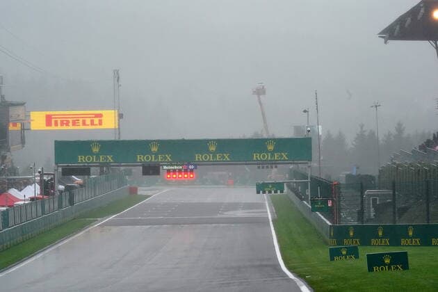 FORMULA 1 ROLEX BELGIAN GRAND PRIX 2021 29.08.2021, Circuit de Spa-Francorchamps, Spa-Franchorchamps, FORMULA 1 ROLEX BELGIAN GRAND PRIX 2021 , im Bild Rennabbruch, rote Ampel