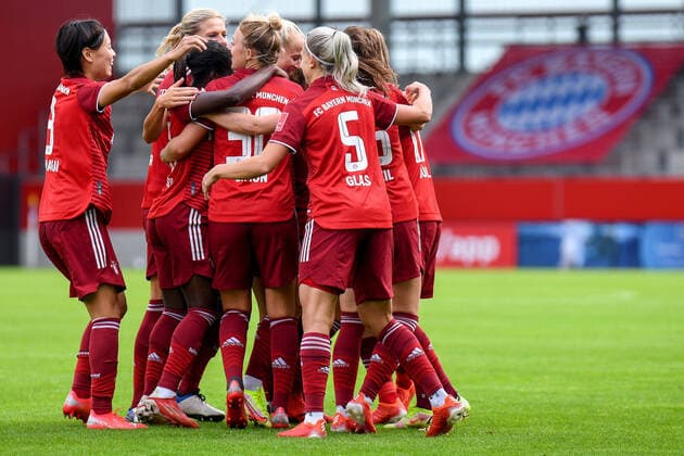 Spielerinnen des FC Bayern mit Torjubel, Jubel, Torjubel, Torerfolg, celebrate the goal, goal, celebration, Jubel ueber das Tor zum 1:0 durch Lina Maria Magull (FC Bayern München, FCB, 16) (verdeckt), optimistisch, Action, Aktion, 29.08.2021, München (Deutschland), Fussball, Flyeralarm Frauen-Bundesliga, FC Bayern München - SV Werder Bremen, DFB DFL REGULATIONS PROHIBIT ANY USE OF PHOTOGRAPHS AS IMAGE SEQUENCES AND OR QUASI-VIDEO. *** FC Bayern players celebrating the goal, goal, celebration, celebrating the goal to 1 0 by Lina Maria Magull FC Bayern München, FCB, 16 undercover, optimistic, action, 29 08 2021, Munich Germany , Football, Flyeralarm Frauen Bundesliga, FC Bayern München SV Werder Bremen, DFB DFL REGULATIONS PROHIBIT ANY USE OF PHOTOGRAPHS AS IMAGE SEQUENCES AND OR QUASI VIDEO xslx
