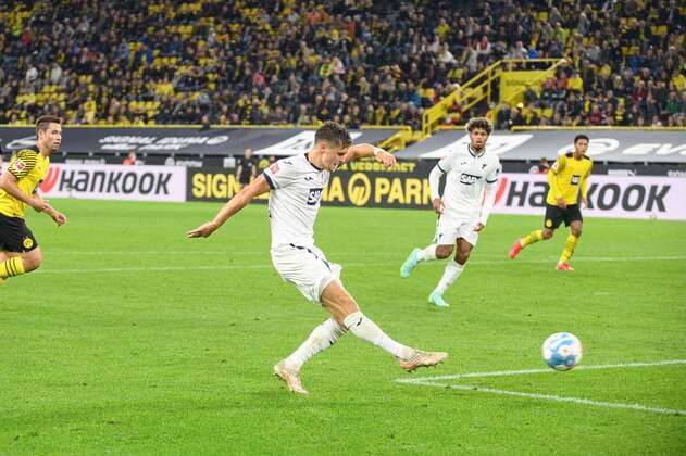 Christoph BAUMGARTNER (1899) schiesst das Tor zum 1:1, Aktion, Fussball 1. Bundesliga, 03.Spieltag, Borussia Dortmund (DO) - TSG 1899 Hoffenheim (1899), am 27.08.2021 in Dortmund Deutschland. DFL regulations prohibit any use of photographs as image sequences and or quasi-video Â