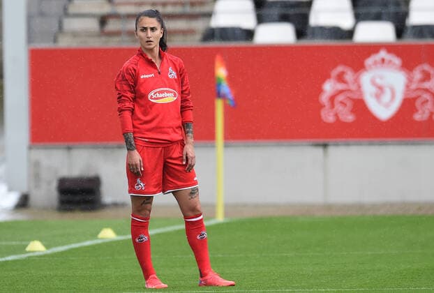 Fußball Frauen Saison 2021 2022 FLYERALARM-Bundesliga 1. Spieltag: SGS Essen - 1. FC Köln am 28.08.2021 im Stadion Essen in Essen Francesca Calo ( 1. FC Köln ) DFB regulations prohibit any use of photographs as image sequences and or quasi-video. Nordrhein-Westfalen Deutschland
