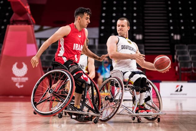 Tokyo 2020 Paralympic Games (Rollstuhlbasketball), 30.08.2021 TOKYO, JAPAN 30. August - Rollstuhlbasketball, Deutschland - Iran Herren, an Tag 6 der Tokyo 2020 Paralympic Games am 30.08.2021 in der Ariake Arena in Tokyo Japan. Mojtaba Kamali ( 14, Iran), Andre Bienek ( 8, Deutschland) Copyright: xBEAUTIFULxSPORTS Wunderlx