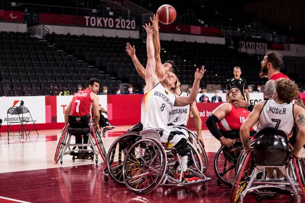 Tokyo 2020 Paralympic Games (Rollstuhlbasketball), 30.08.2021 TOKYO, JAPAN 30. August - Rollstuhlbasketball, Deutschland - Iran Herren, an Tag 6 der Tokyo 2020 Paralympic Games am 30.08.2021 in der Ariake Arena in Tokyo Japan. Mojtaba Kamali ( 14, Iran), Andre Bienek ( 8, Deutschland) Copyright: xBEAUTIFULxSPORTS Wunderlx