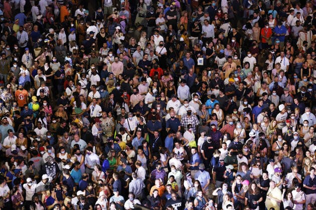 Crowds gather and wait to enter Arthur Ashe Stadium for the night session in the first round of the 2021 US Open Tennis Championships at the USTA Billie Jean King National Tennis Center on Monday, August 30, 2021 in New York City.  NYP20210830154 JOHNxANGELILLO