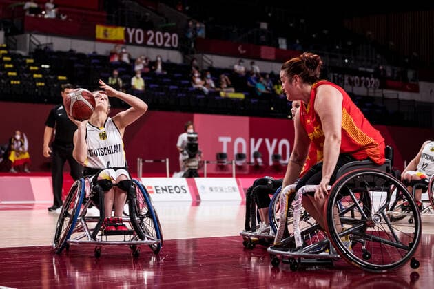 Tokyo 2020 Paralympic Games (Rollstuhlbasketball), 31.08.2021 TOKYO, JAPAN 31. August - Rollstuhlbasketball, Viertelfinale Deutschland gegen Spanien Damen, an Tag 7 der Tokyo 2020 Paralympic Games am 31.08.2021 in der Ariake Arena in Tokyo Japan. Catharina Weiss ( 6, Deutschland), Virginia Pérez ( 11, Spanien) Copyright: xBEAUTIFULxSPORTS Wunderlx