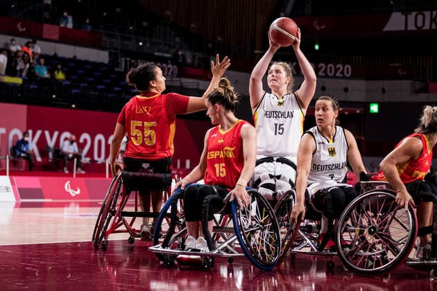 Tokyo 2020 Paralympic Games (Rollstuhlbasketball), 31.08.2021 TOKYO, JAPAN 31. August - Rollstuhlbasketball, Viertelfinale Deutschland gegen Spanien Damen, an Tag 7 der Tokyo 2020 Paralympic Games am 31.08.2021 in der Ariake Arena in Tokyo Japan. Isabel De Jesus Lopez ( 55, Spanien), Almudena Montiel ( 15, Spanien), Barbara Gross ( 15, Deutschland), Anne Patzwald ( 7, Deutschland) Copyright: xBEAUTIFULxSPORTS Wunderlx