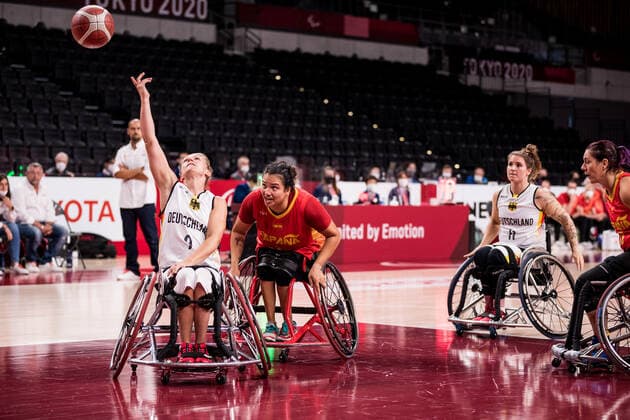 Tokyo 2020 Paralympic Games (Rollstuhlbasketball), 31.08.2021 TOKYO, JAPAN 31. August - Rollstuhlbasketball, Viertelfinale Deutschland gegen Spanien Damen, an Tag 7 der Tokyo 2020 Paralympic Games am 31.08.2021 in der Ariake Arena in Tokyo Japan. Laura Fuerst ( 9, Deutschland), Isabel De Jesus Lopez ( 55, Spanien) Copyright: xBEAUTIFULxSPORTS Wunderlx