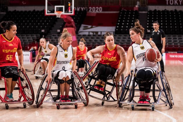 Tokyo 2020 Paralympic Games (Rollstuhlbasketball), 31.08.2021 TOKYO, JAPAN 31. August - Rollstuhlbasketball, Viertelfinale Deutschland gegen Spanien Damen, an Tag 7 der Tokyo 2020 Paralympic Games am 31.08.2021 in der Ariake Arena in Tokyo Japan. Laura Fuerst ( 9, Deutschland), Sara Revuelta ( 9, Spanien), Maya Lindholm ( 11, Deutschland) Copyright: xBEAUTIFULxSPORTS Wunderlx