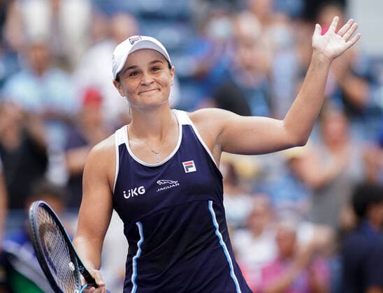 Sport Bilder des Tages Ashleigh Barty of Australia waves to fans after defeating Vera Zvonareva of Russia during the first round match held in Arthur Ashe Stadium at the 2021 US Open Tennis Championships at the USTA Billie Jean King National Tennis Center in New York City on Tuesday, August 31, 2021. Barty won 6-1, 7-6.  NYP20210831310 MONIKAxGRAFF