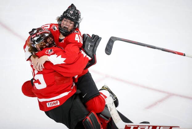 August 31, 2021, Calgary, ab, Canada: Canada s goalie Ann-Renee Desbiens, left, and Blayre Turnbull celebrate winning the gold medal final against the United States in IIHF Women s World Championship, WM, Weltmeisterschaft hockey action in Calgary, Tuesday, Aug. 31, 2021. Ann-Renee Desbiens, Blayre Turnbull  - ZUMAc35_ 20210831_zaf_c35_092 Copyright: xJeffxMcintoshx