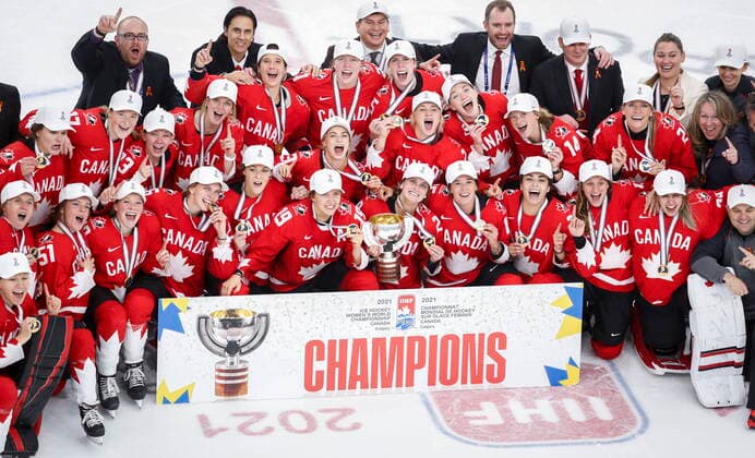 August 31, 2021, Calgary, ab, Canada: Team Canada celebrates defeating the United States to win gold at the IIHF Women s World Championship, WM, Weltmeisterschaft in Calgary, Tuesday, Aug. 31, 2021. Canada News - August 31, 2021  - ZUMAc35_ 20210831_zaf_c35_106 Copyright: xJeffxMcintoshx