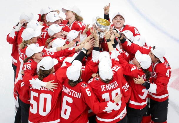 August 31, 2021, Calgary, ab, Canada: Team Canada celebrates defeating the United States to win gold at the IIHF Women s World Championship, WM, Weltmeisterschaft in Calgary, Tuesday, Aug. 31, 2021. Canada News - August 31, 2021  - ZUMAc35_ 20210831_zaf_c35_115 Copyright: xJeffxMcintoshx