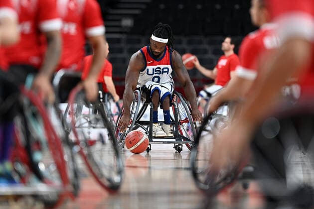 6639158 01.09.2021 Matt Scott, of the United States, controls the ball during the men s wheelchair basketball quarterfinal match between Turkey and the United States at the Tokyo 2020 Paralympic Games at Ariake Arena in Tokyo, Japan. Pavel Bednyakov Sputnik Japan Paralympics 2020 Wheelchair Basketball Men Turkey - USA  1b83a28be86489c8