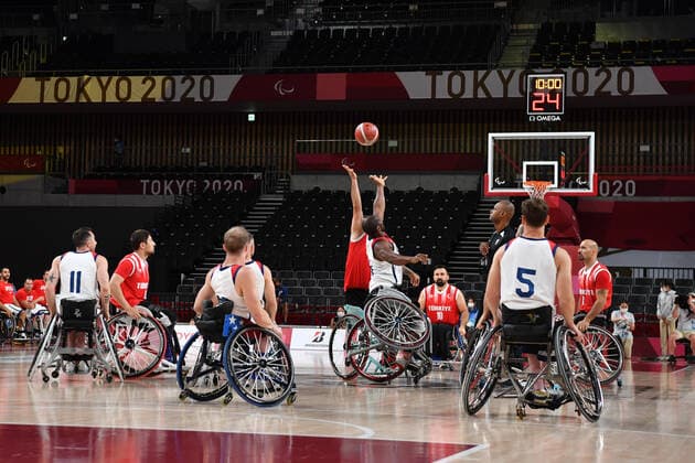 6639166 01.09.2021 Athletes of the United States and Turkey struggle for the ball during the men s wheelchair basketball quarterfinal match between Turkey and the United States at the Tokyo 2020 Paralympic Games at Ariake Arena in Tokyo, Japan. Pavel Bednyakov Sputnik Japan Paralympics 2020 Wheelchair Basketball Men Turkey - USA  68d32df491a81278