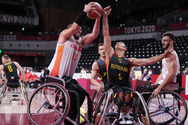 (L-R) Asier Garcia Pereiro (ESP), Nico Dreimueller (GER), SEPTEMBER 1, 2021 - Wheelchair Basketball : Men s Quarter-final match between Spain 71-68 Germany during the Tokyo 2020 Paralympic Games at Ariake Arena in Tokyo, Japan. Noxthirdxpartyxsales  (168303916)