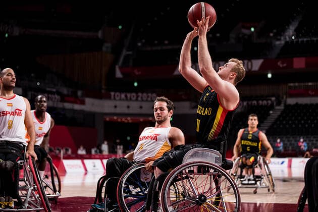 Tokyo 2020 Paralympic Games (Rollstuhlbasketball), 01.09.2021 TOKYO, JAPAN 01. September - Rollstuhlbasketball, Viertelfinale Spanien gegen Deutschland Herren, an Tag 8 der Tokyo 2020 Paralympic Games am 01.09.2021 in der Ariake Arena in Tokyo Japan. Daniel Stix Soto ( 5, Spanien), Jan Sadler ( 11, Deutschland) Copyright: xBEAUTIFULxSPORTS Wunderlx