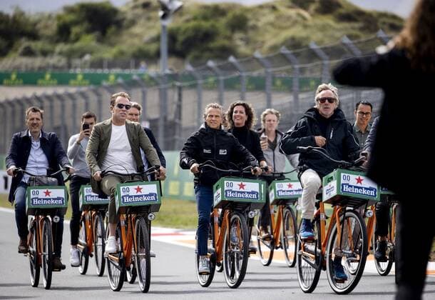 ZANDVOORT - Robert Doornbos and Jan Lammers cycle over the circuit. For the first time in 36 years, the Formula 1 race Dutch Grand Prix Zandvoort will be held at Circuit Zandvoort. KOEN VAN WEEL xVIxANPxSportx xxANPxIVx