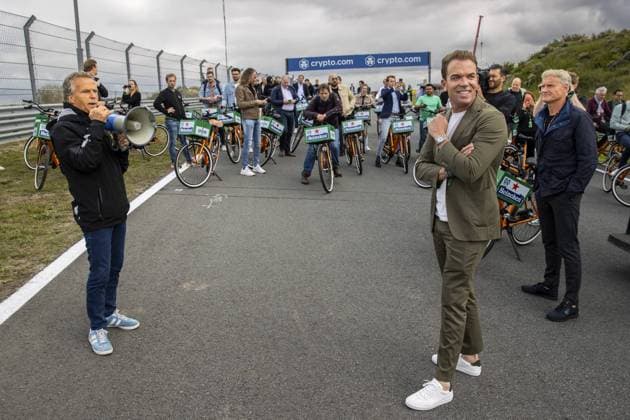 ZANDVOORT - Jan Lammers explains the renovated circuit on the right Robert Doornbos and David Coulthard (lr) during a bike ride on the circuit. For the first time in 36 years, the Formula 1 race Dutch Grand Prix Zandvoort will be held at Circuit Zandvoort. ANP VINCENT JANNINK xVIxANPxSportx xxANPxIVx