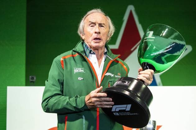 ZANDVOORT - Sir Jackie Stewart presents the trophy for the winner of the F1 GP Zandvoort during the press conference, PK, Pressekonferenz For the first time in 36 years, the Formula 1 race Dutch Grand Prix Zandvoort will be held at Circuit Zandvoort. ANP VINCENT JANNINK xVIxANPxSportx xxANPxIVx