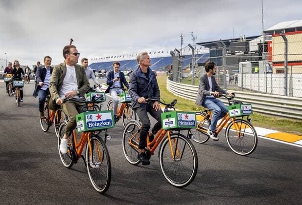 ZANDVOORT - Robert Doornbos and David Coulthard cycle over the circuit. For the first time in 36 years, the Formula 1 race Dutch Grand Prix Zandvoort will be held at Circuit Zandvoort. KOEN VAN WEEL xVIxANPxSportx xxANPxIVx