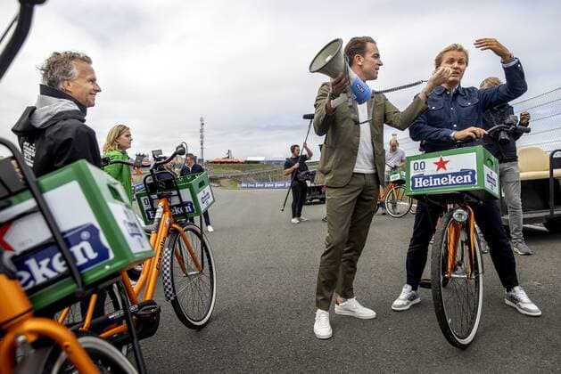 ZANDVOORT - Jan Lammers, Robert Doornbos and Nico Rosberg cycle over the circuit. For the first time in 36 years, the Formula 1 race Dutch Grand Prix Zandvoort will be held at Circuit Zandvoort. KOEN VAN WEEL xVIxANPxSportx xxANPxIVx